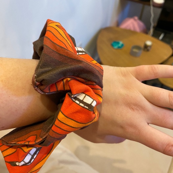 Solstice Intimates scrunchie - Picture 2 of 3